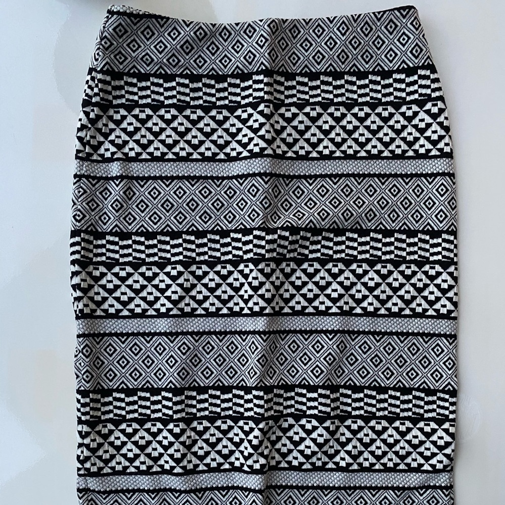 Gorgeous printed mid length skirt